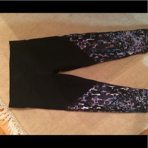 Fabletics size M capris